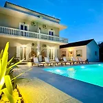 Villa Doma With Private Pool For Up To 29 Guests By Dadovillas