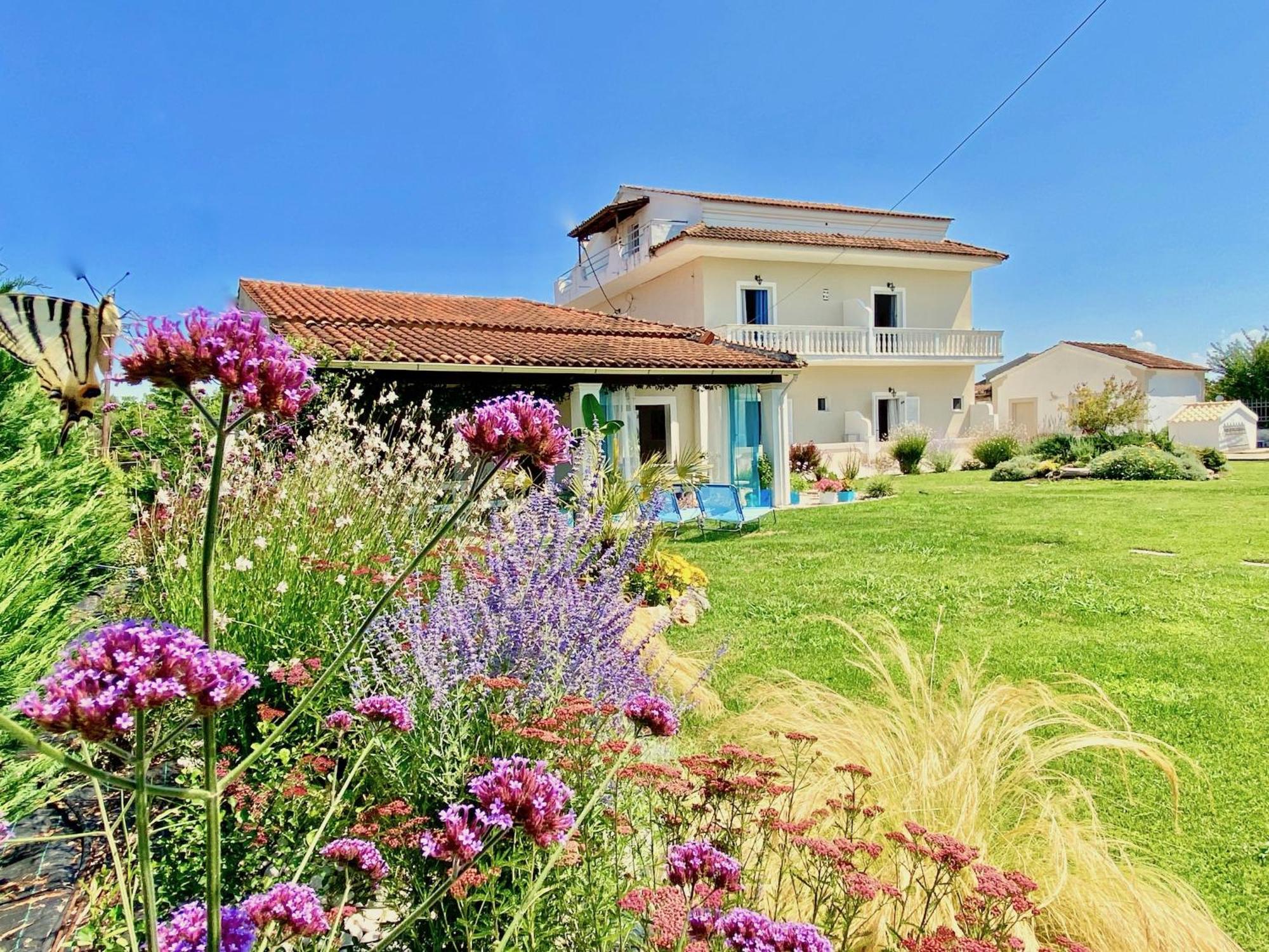 Villa Doma With Private Pool For Up To 29 Guests By Dadovillas Roda (Corfu)
